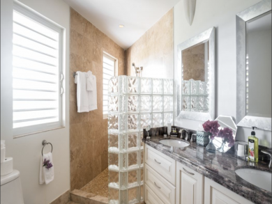 Contemporary Four Bedroom on Grace Bay